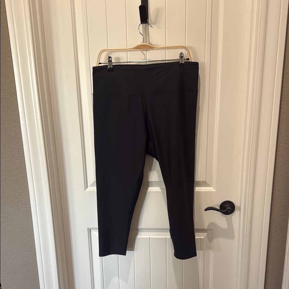 Summersalt Black Cropped Leggings